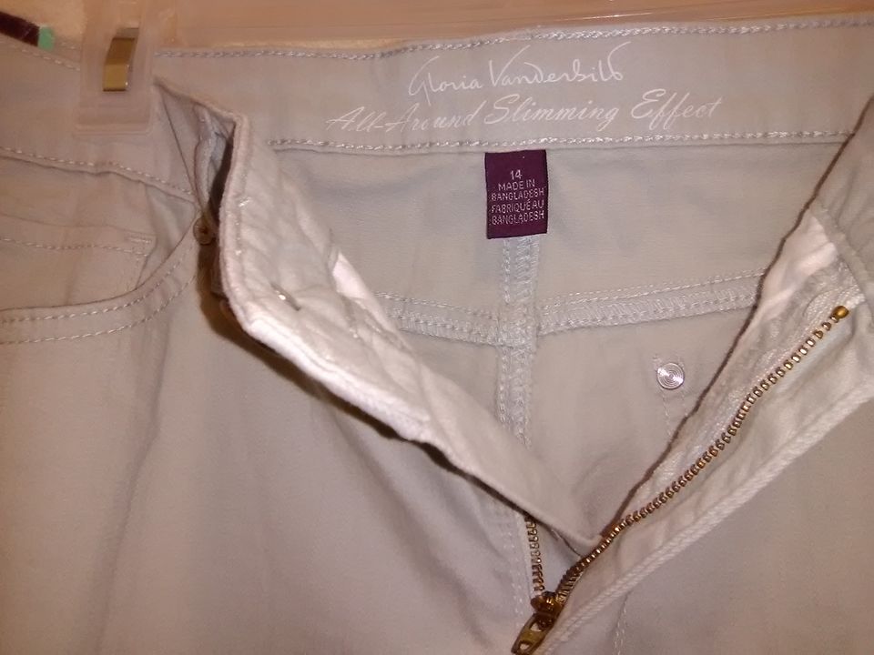 Women's Average Mid-Rise Rail Straight Jeans by Gloria Vanderbilt Size (L) 14