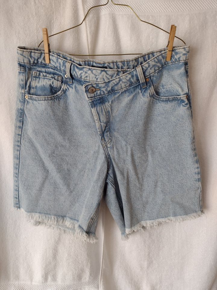 Women's Frayed Denim Shorts Size 16