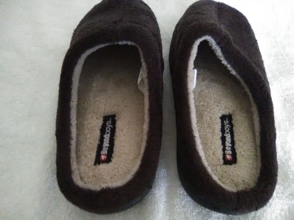 Boys Plush Slippers Size 4/5 Brown by Boys Beyond