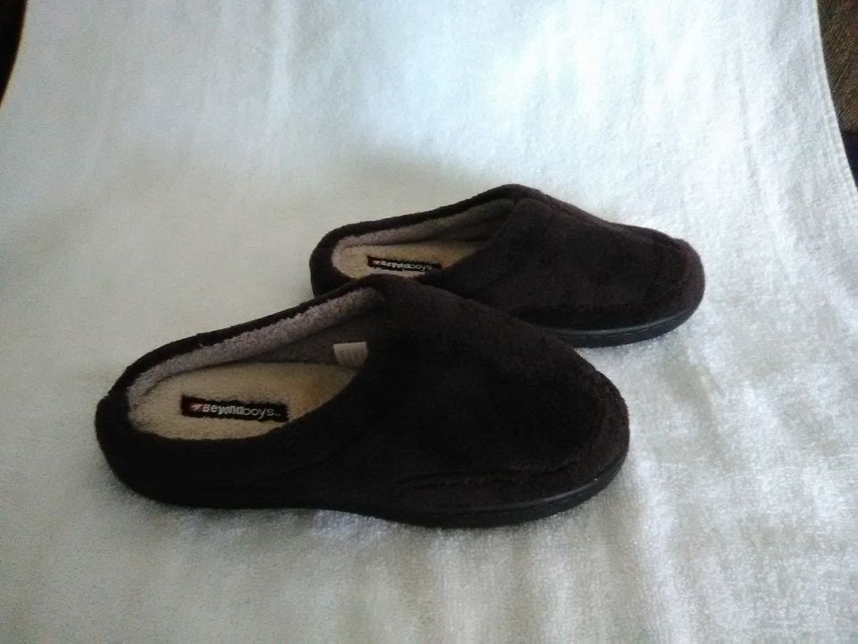 Boys Plush Slippers Size 4/5 Brown by Boys Beyond