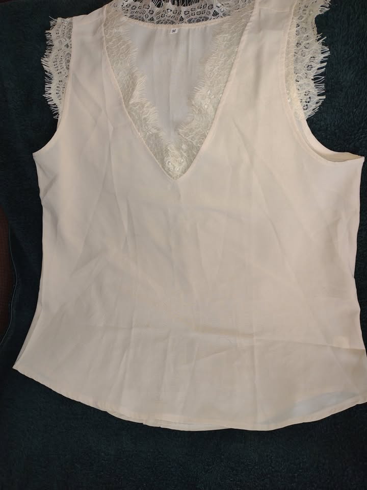 Sleeveless V Neck Lace Trim Blouse Size M Light Beige