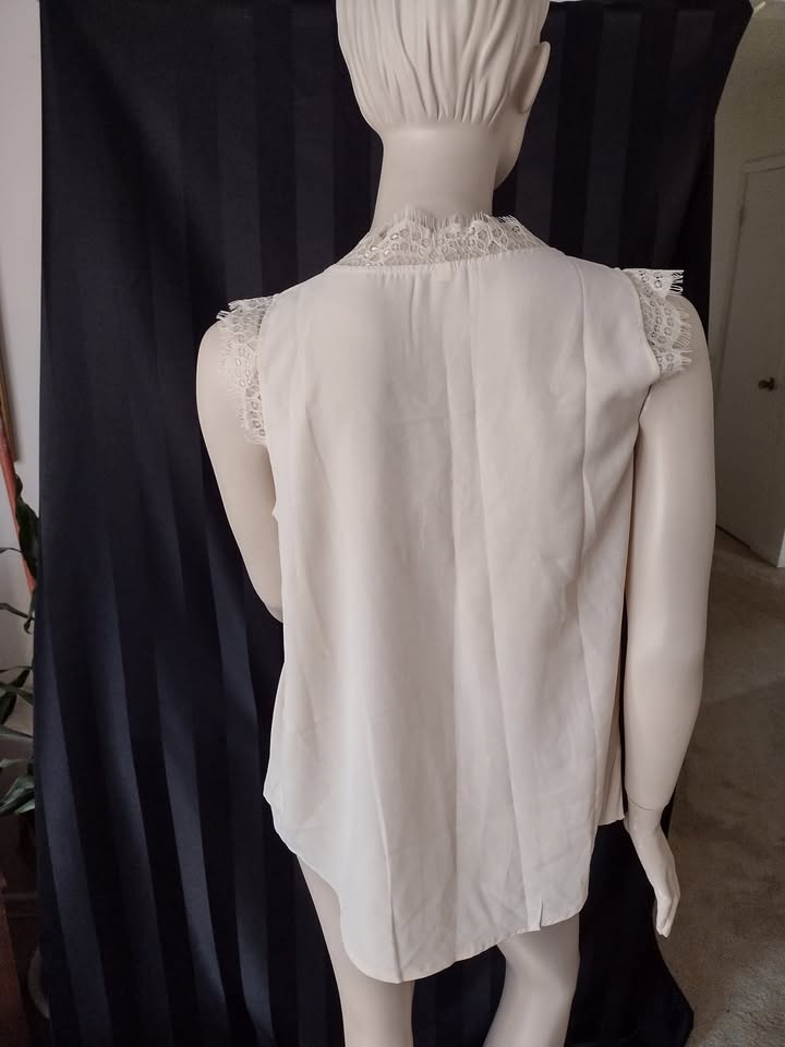 Sleeveless V Neck Lace Trim Blouse Size M Light Beige