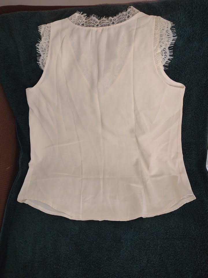 Sleeveless V Neck Lace Trim Blouse Size M Light Beige