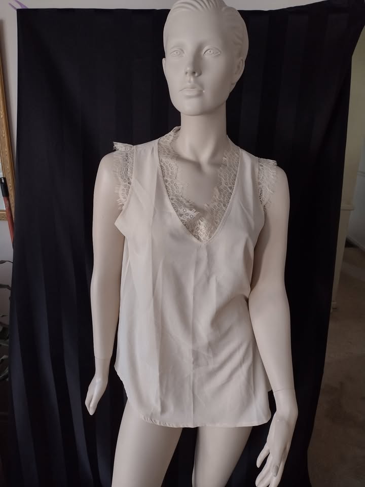 Sleeveless V Neck Lace Trim Blouse Size M Light Beige