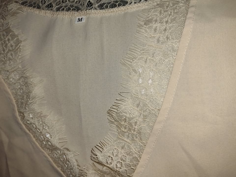 Sleeveless V Neck Lace Trim Blouse Size M Light Beige