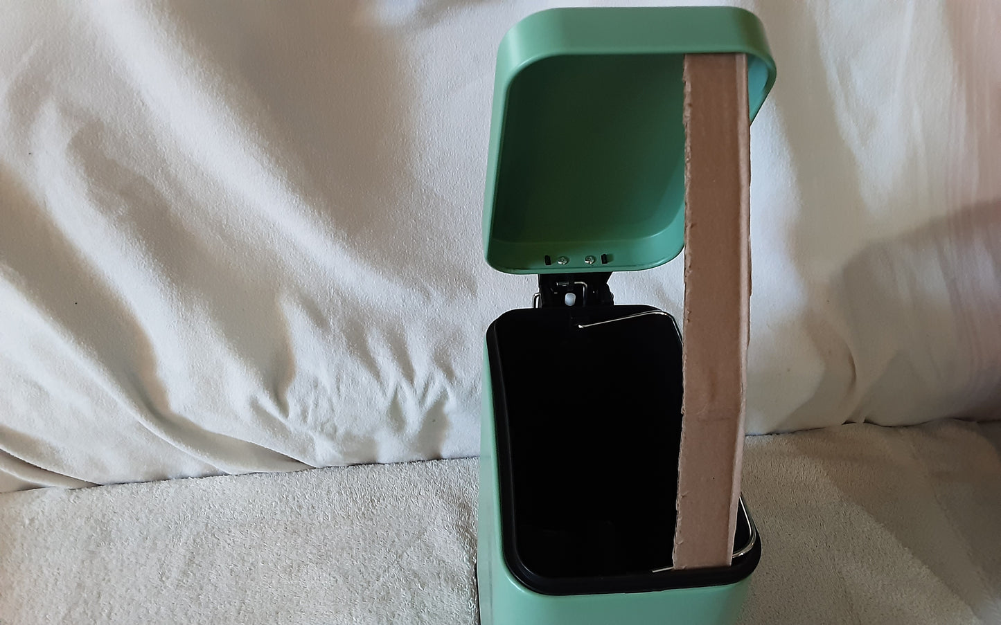 Rectangular trash can