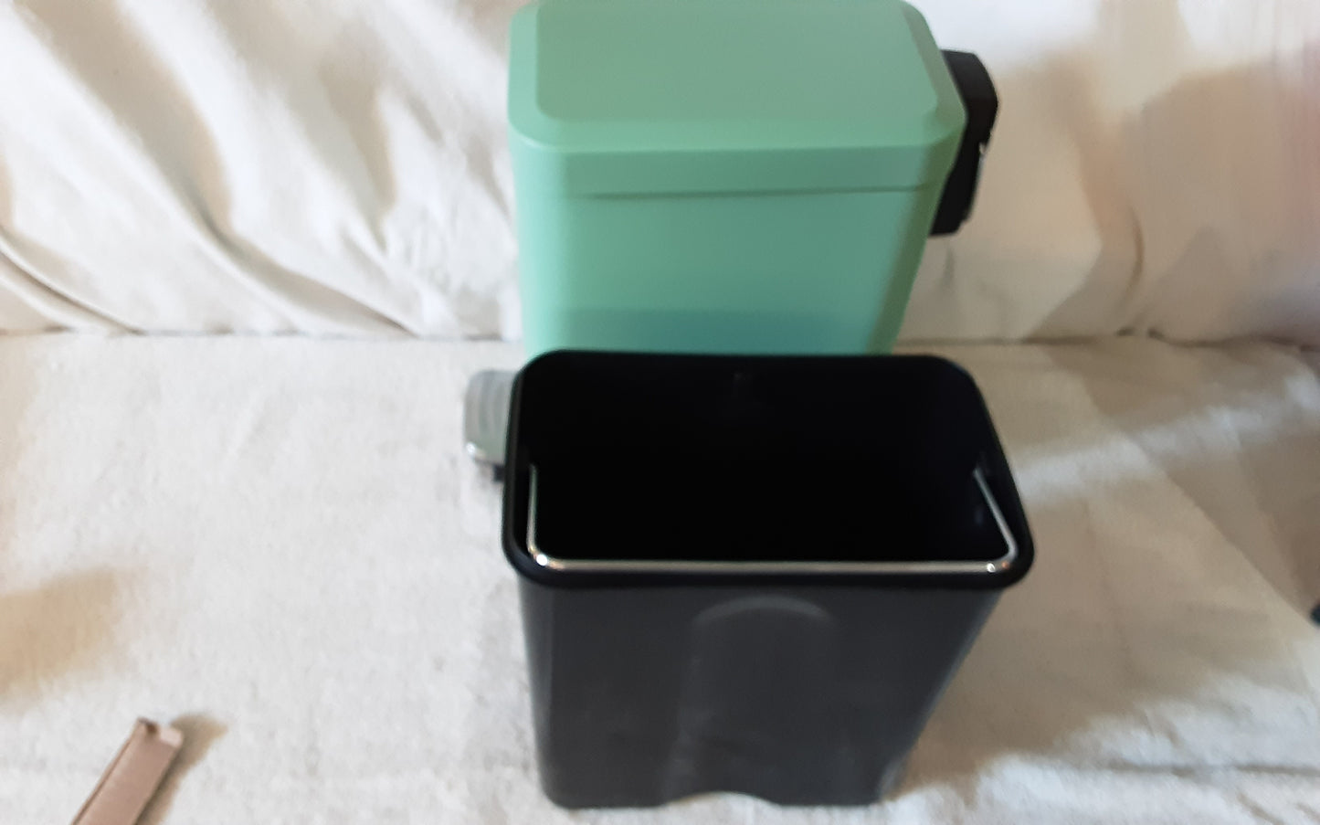 Rectangular trash can