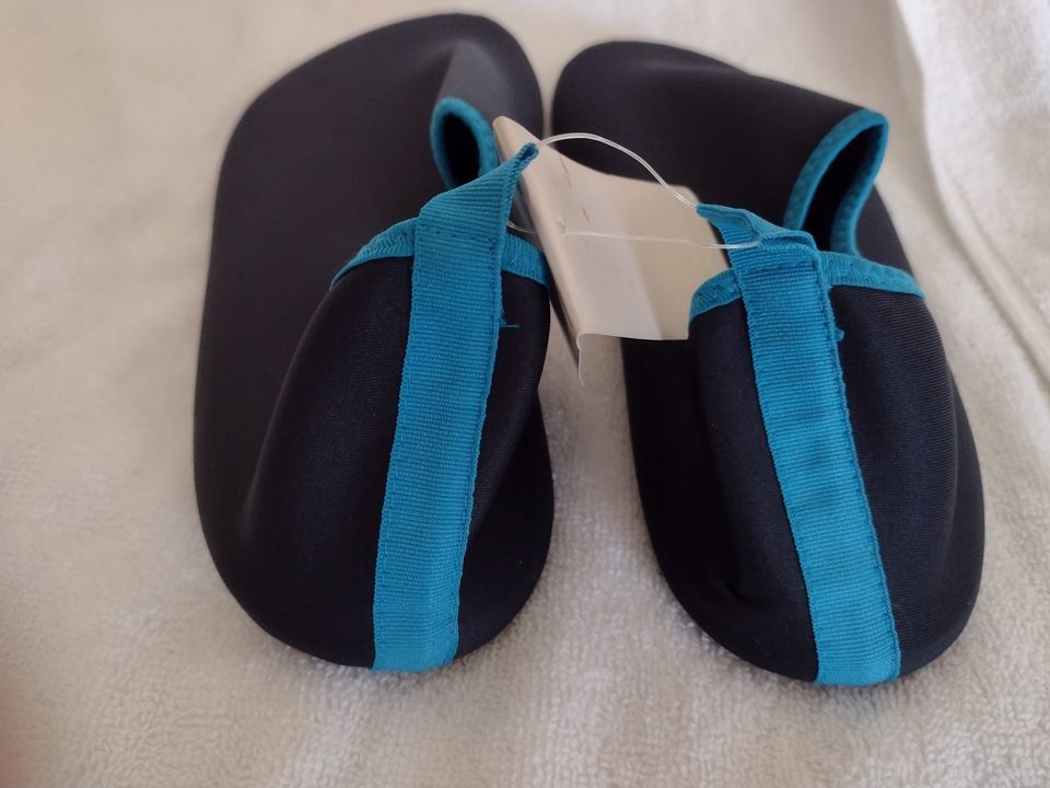 Unisex Beach/Sport/Leisure Shoes by Quimaoo Blue Size 9.5 Men/11 Women