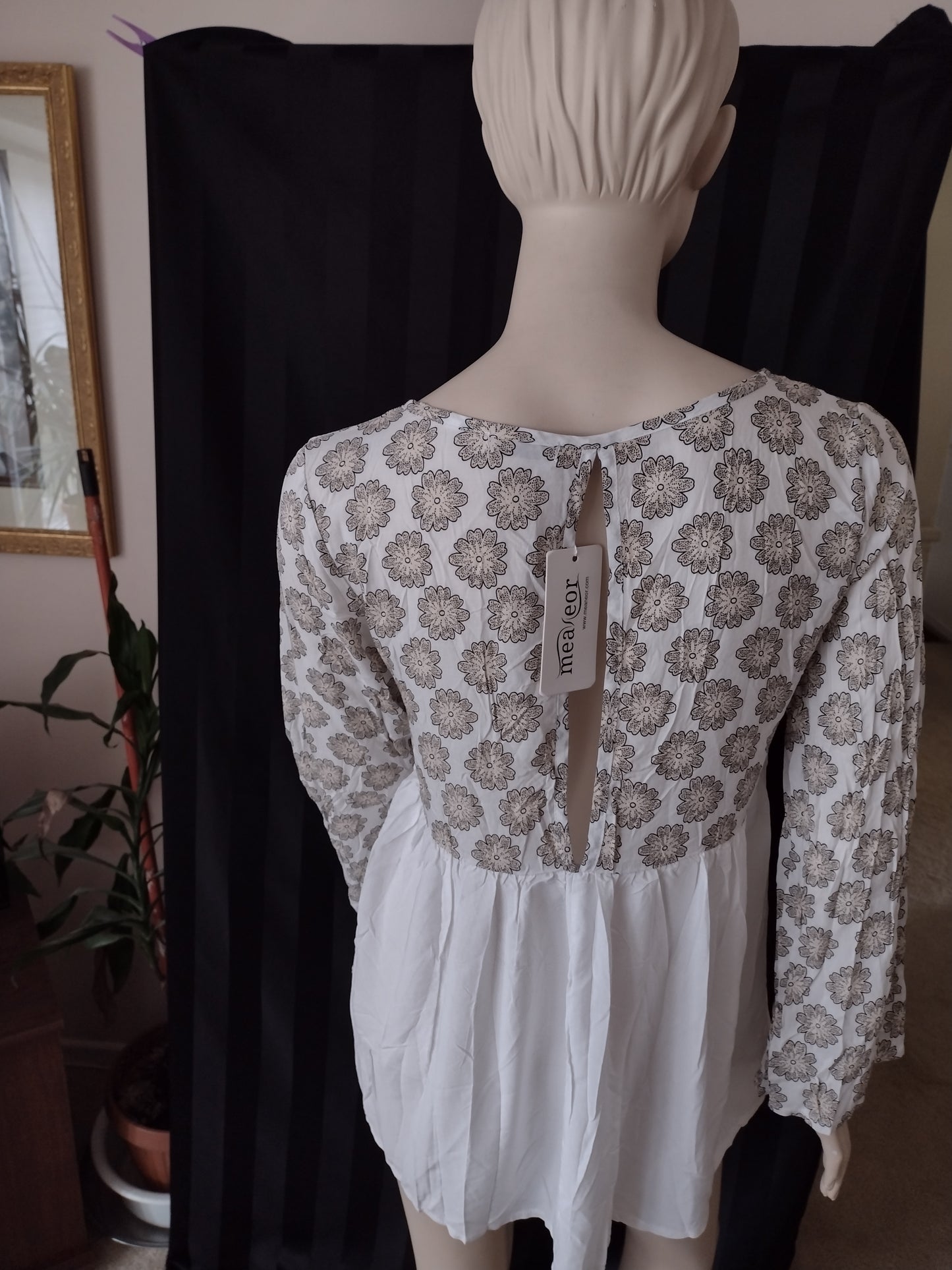 Women's Casual Top with Wide Cuff Size M Gold White