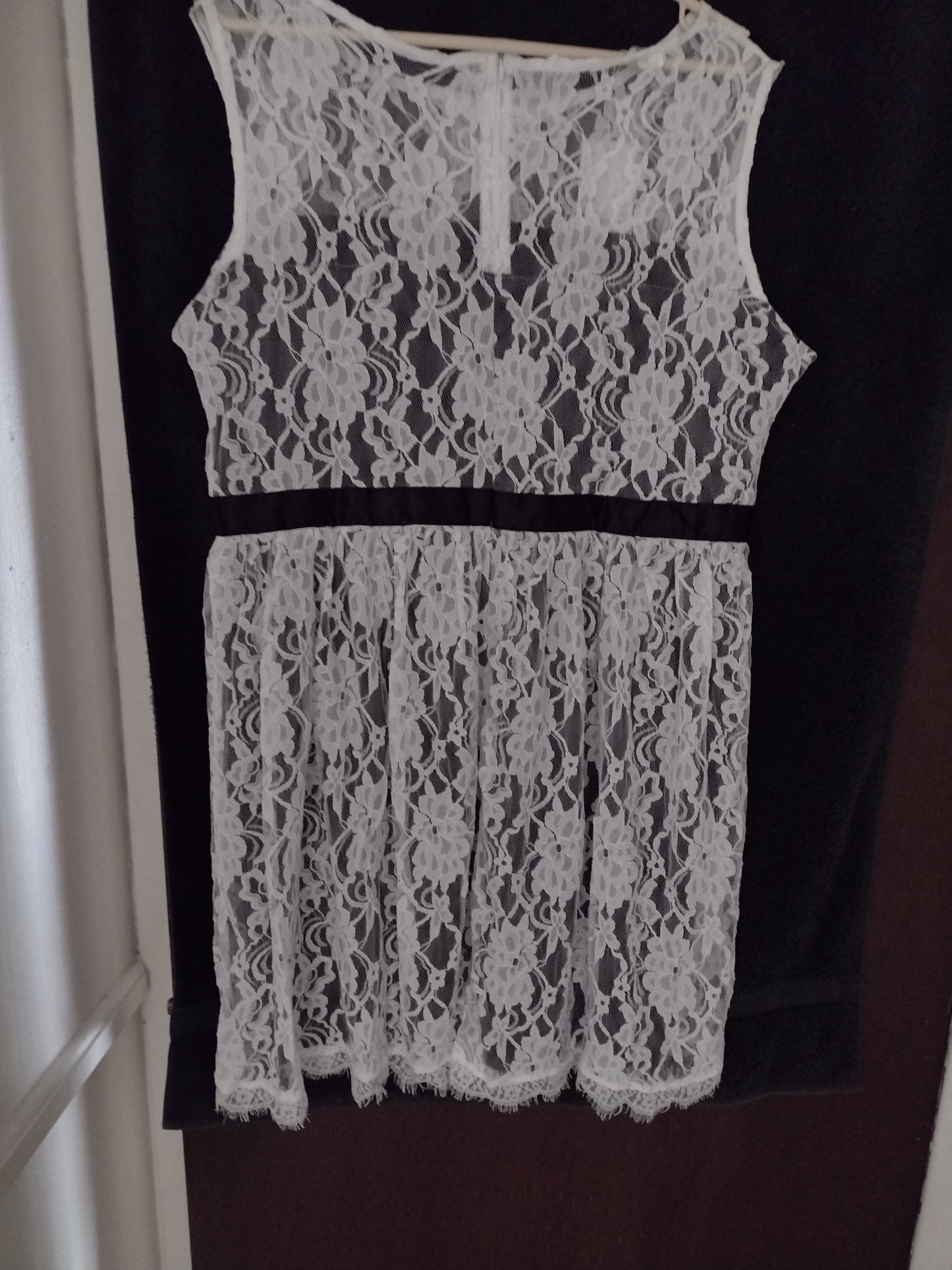 Sleeveless Lace & Satin Dress by Meaneor Size XL