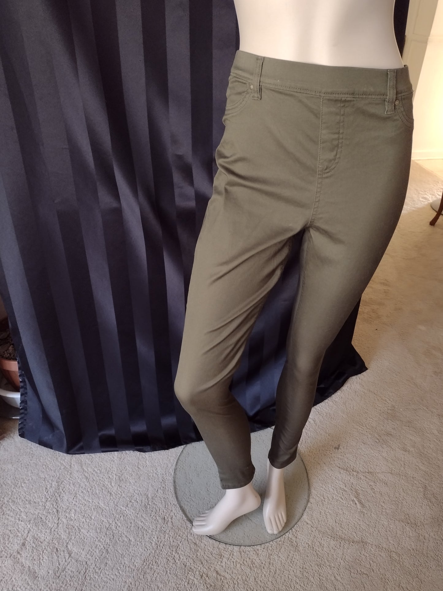 Women's Cotton Jeggings in Burgundy or Green Size 8