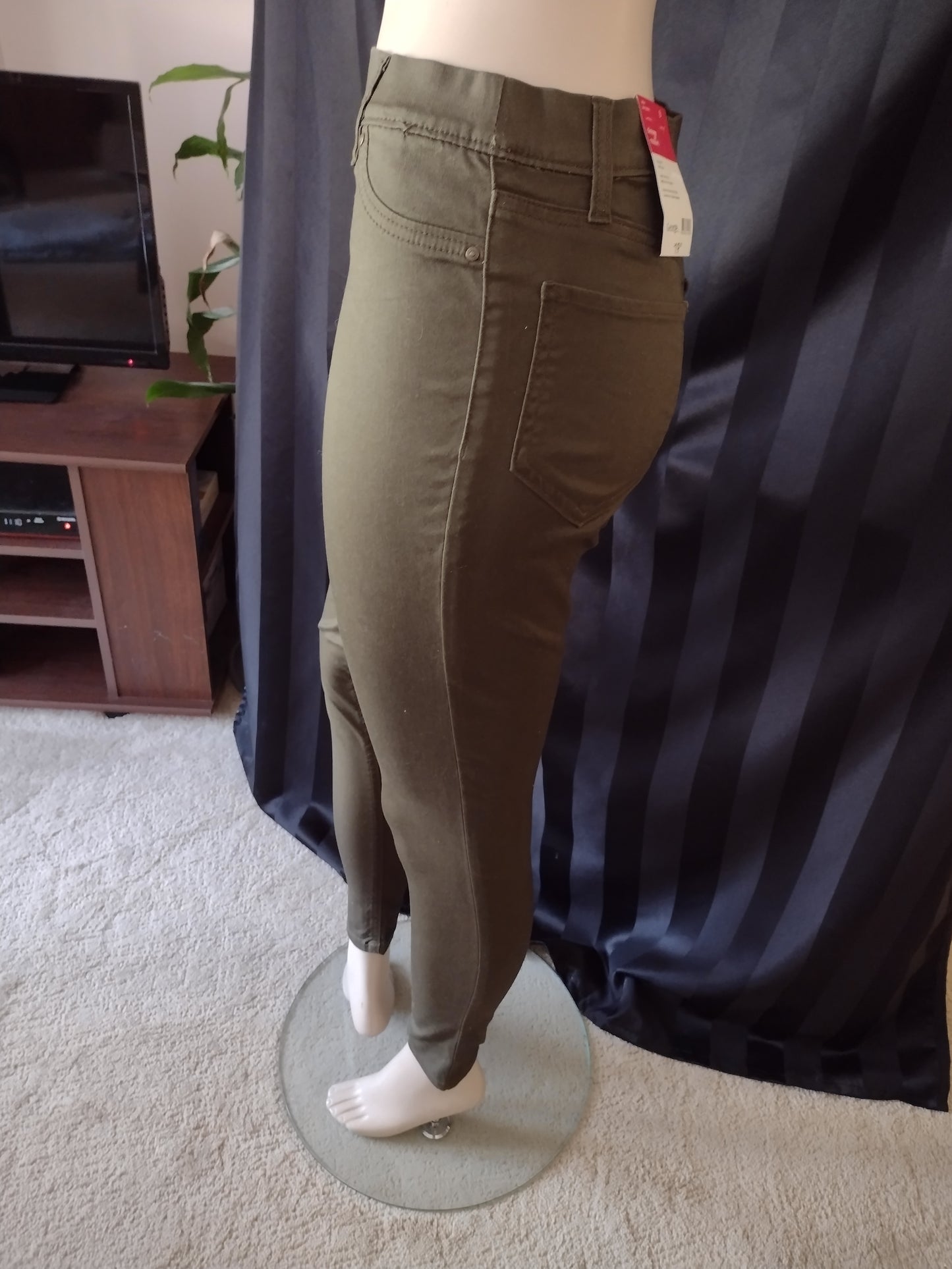 Women's Cotton Jeggings in Burgundy or Green Size 8
