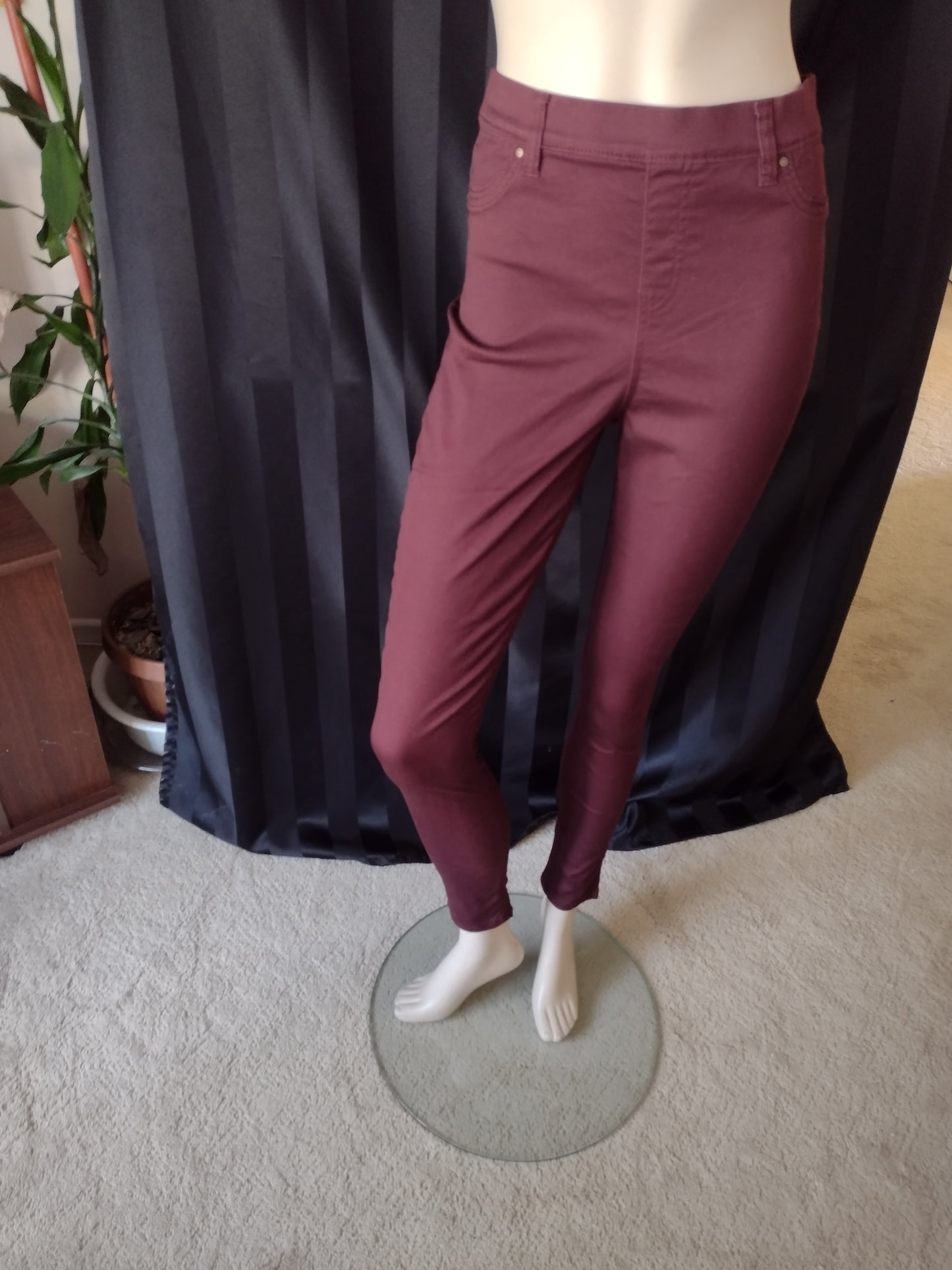 Women's Cotton Jeggings in Burgundy or Green Size 8
