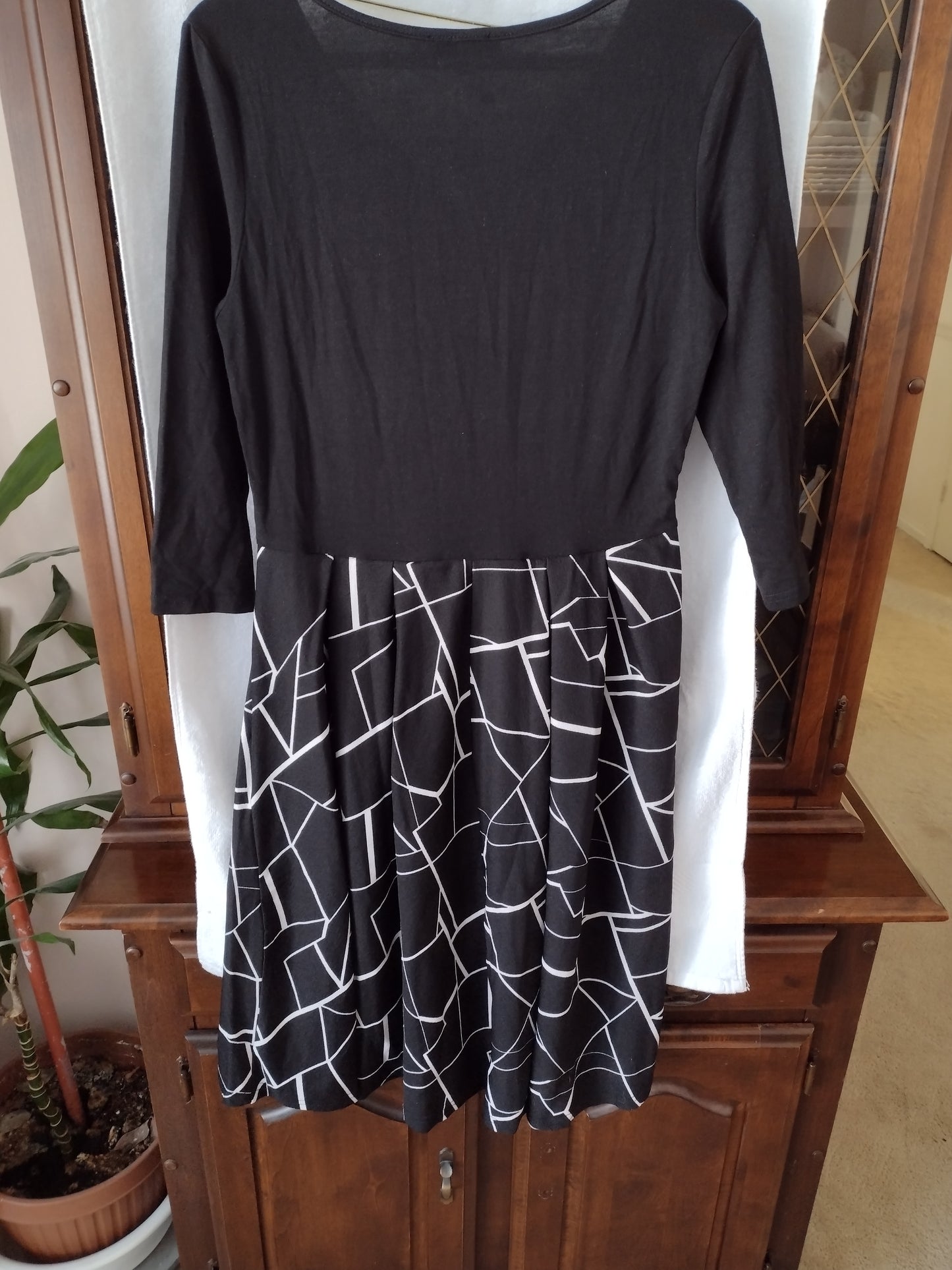 Women's Swing Dress Size L Black & White