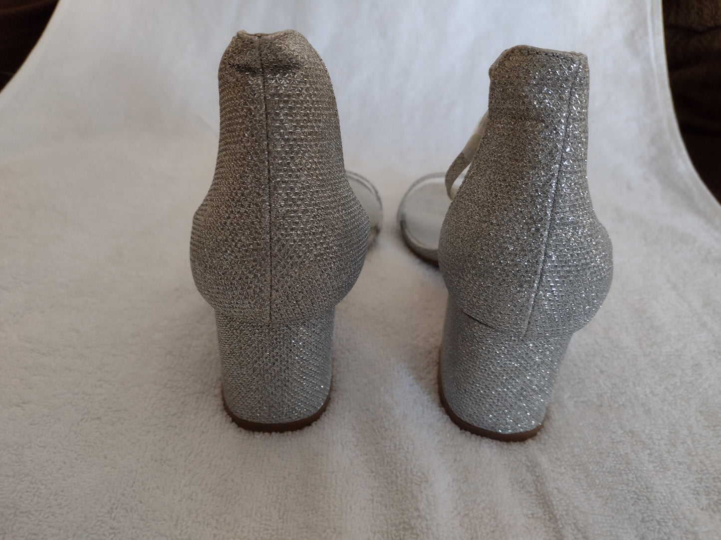 Dream Pairs Chunk Heel Sandals with Ankle Strap Silver Glitter Size 8.5US