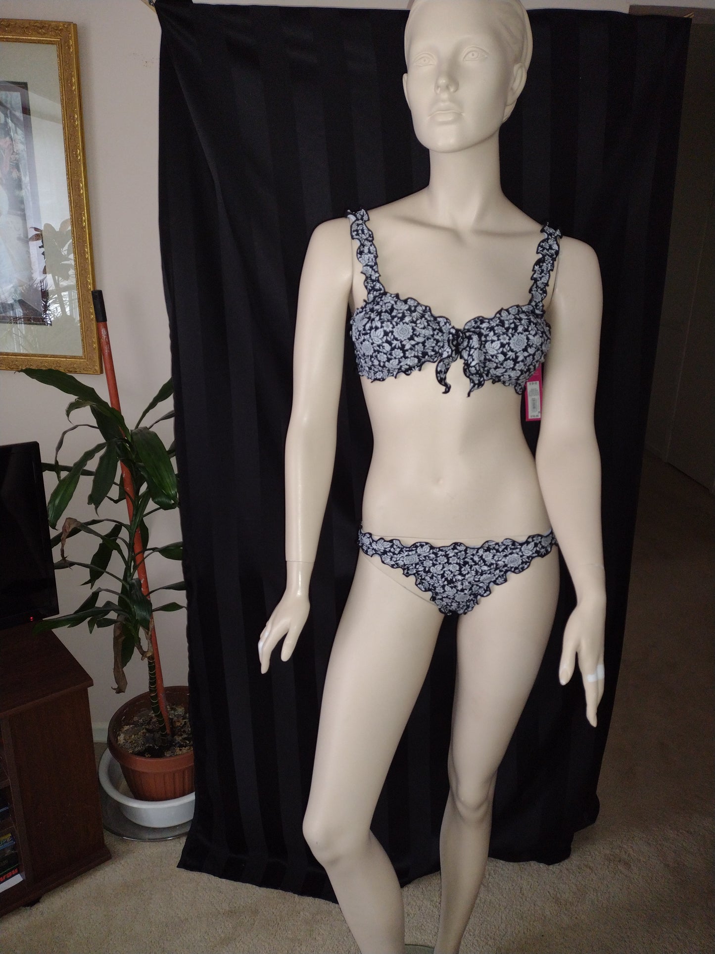 Bikini Tops & Bottoms Black & White Floral by Xhilaration Juniors'