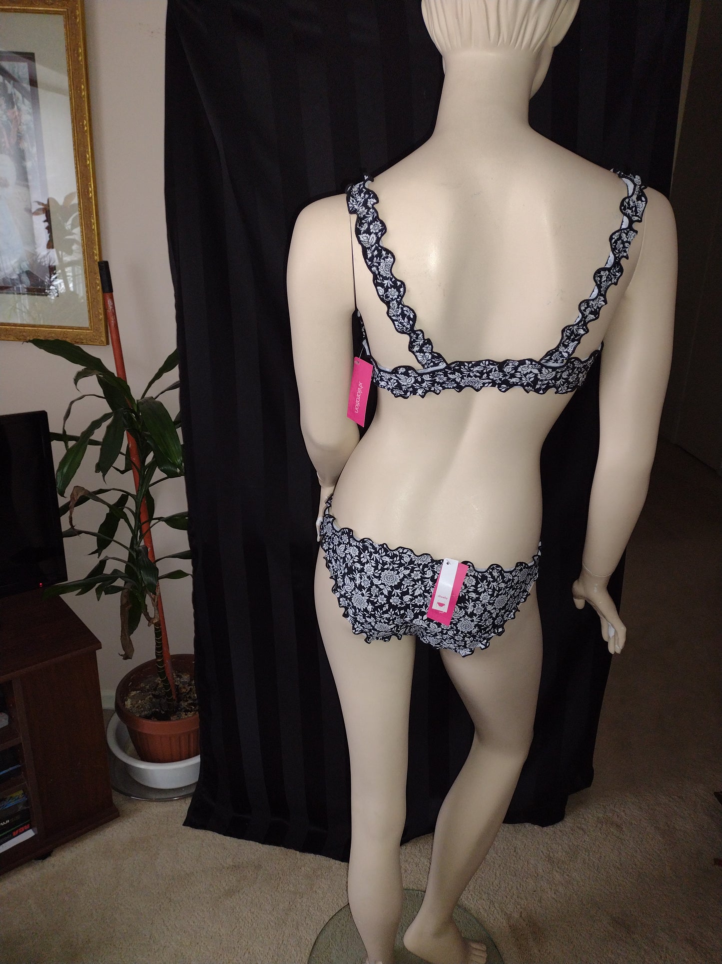 Bikini Tops & Bottoms Black & White Floral by Xhilaration Juniors'