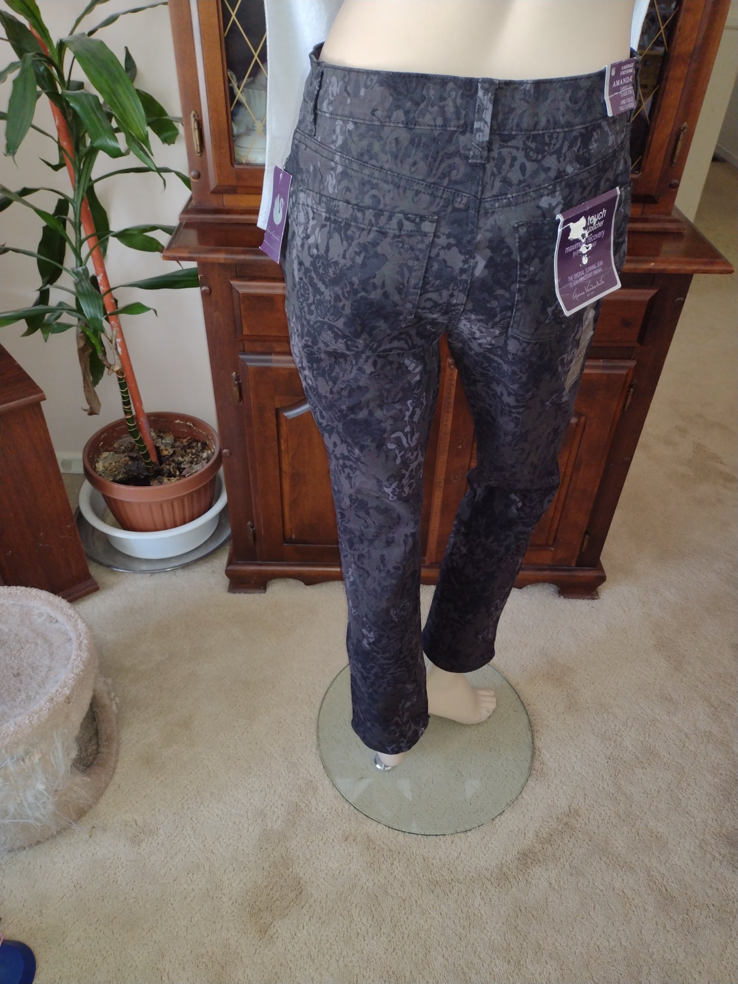 Stretchy Classic Rise Amanda Jeans by Gloria Vanderbilt Sizes 6, 8, 12, 14~Black Layered Stencils