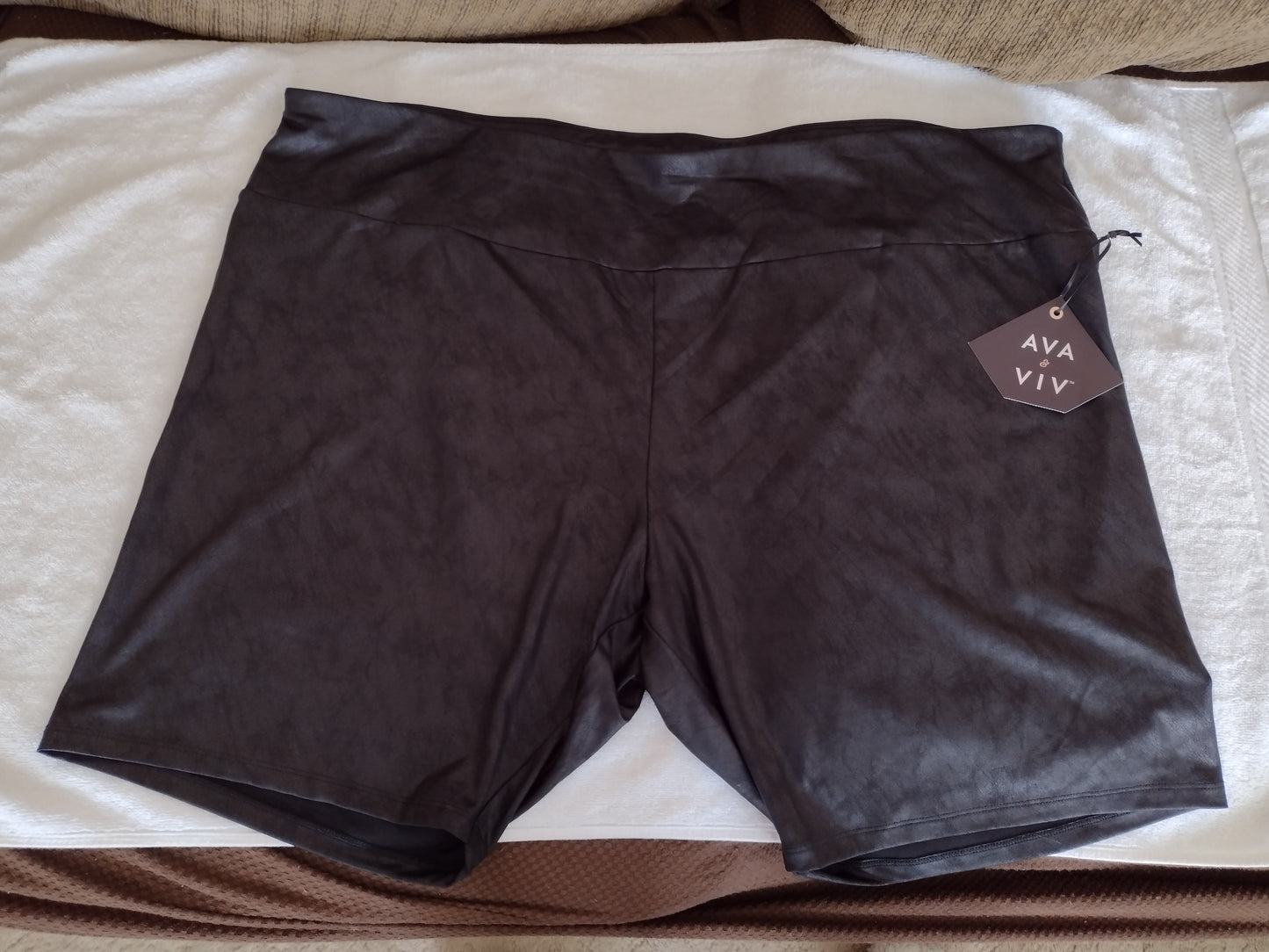 Women's Plus Size Lightweight Pull-On Faux Leather Shorts Black Size 4X