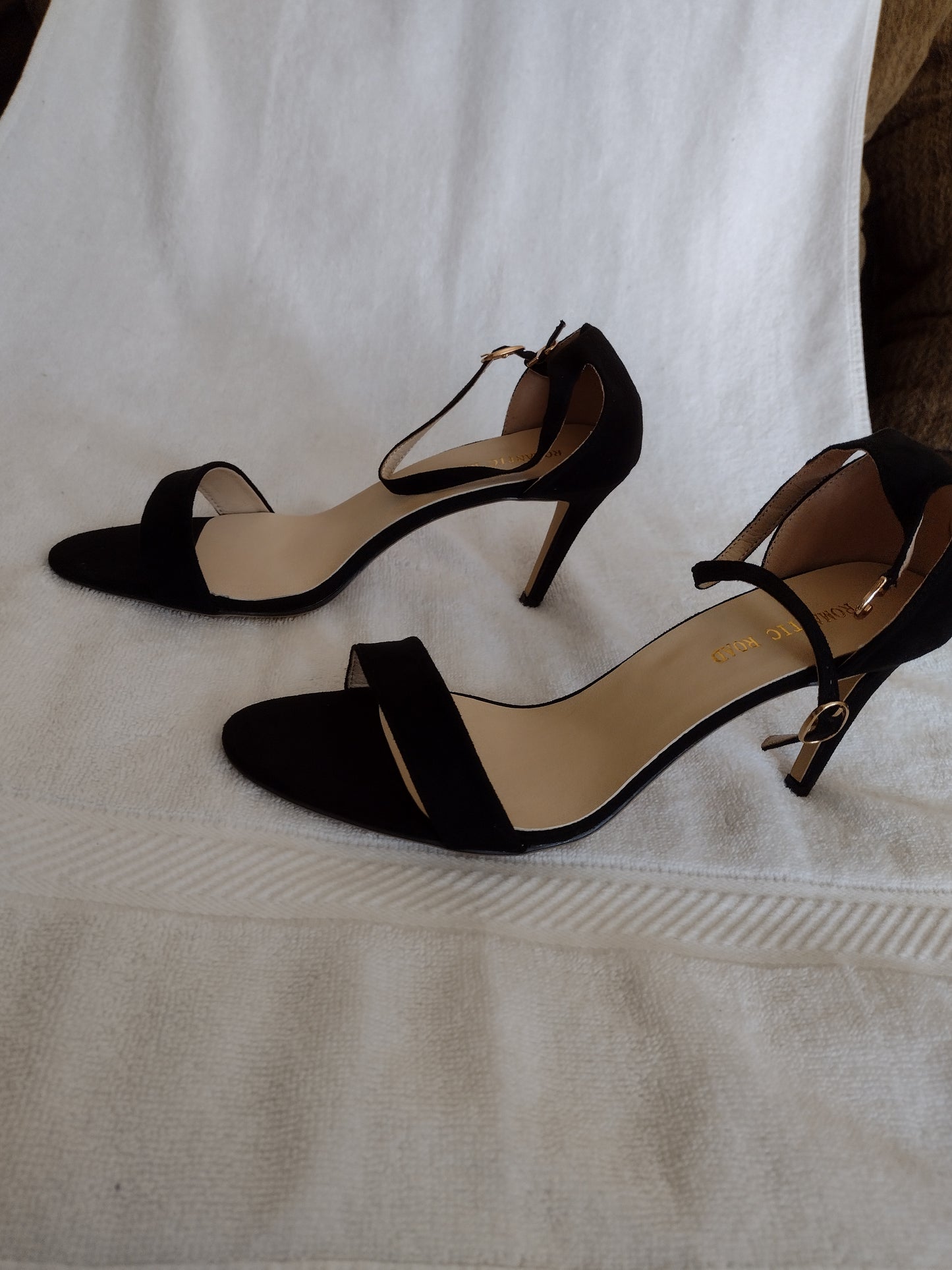 Romantic Road Style 107-10 Black Sandal Size 9