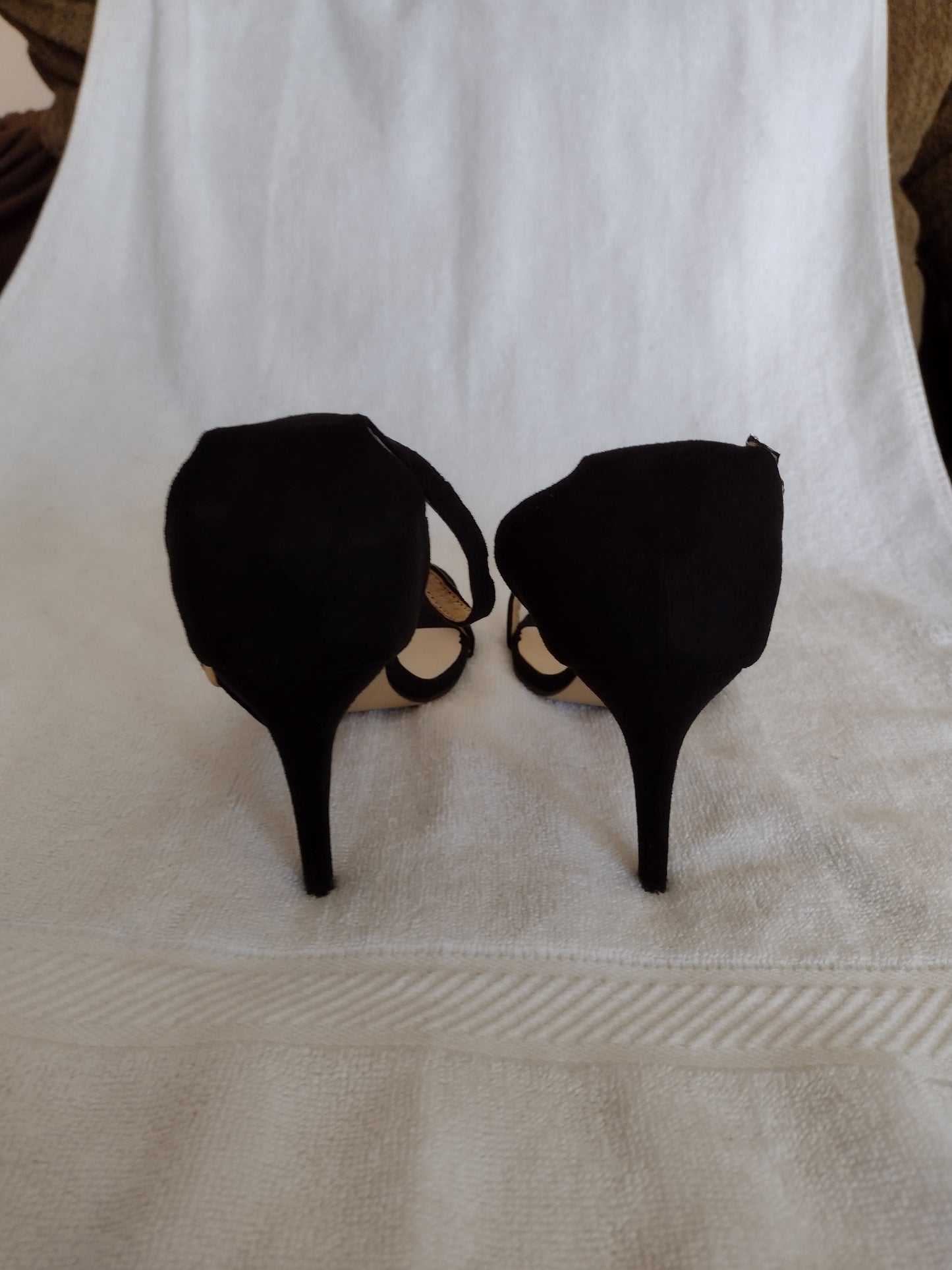 Romantic Road Style 107-10 Black Sandal Size 9