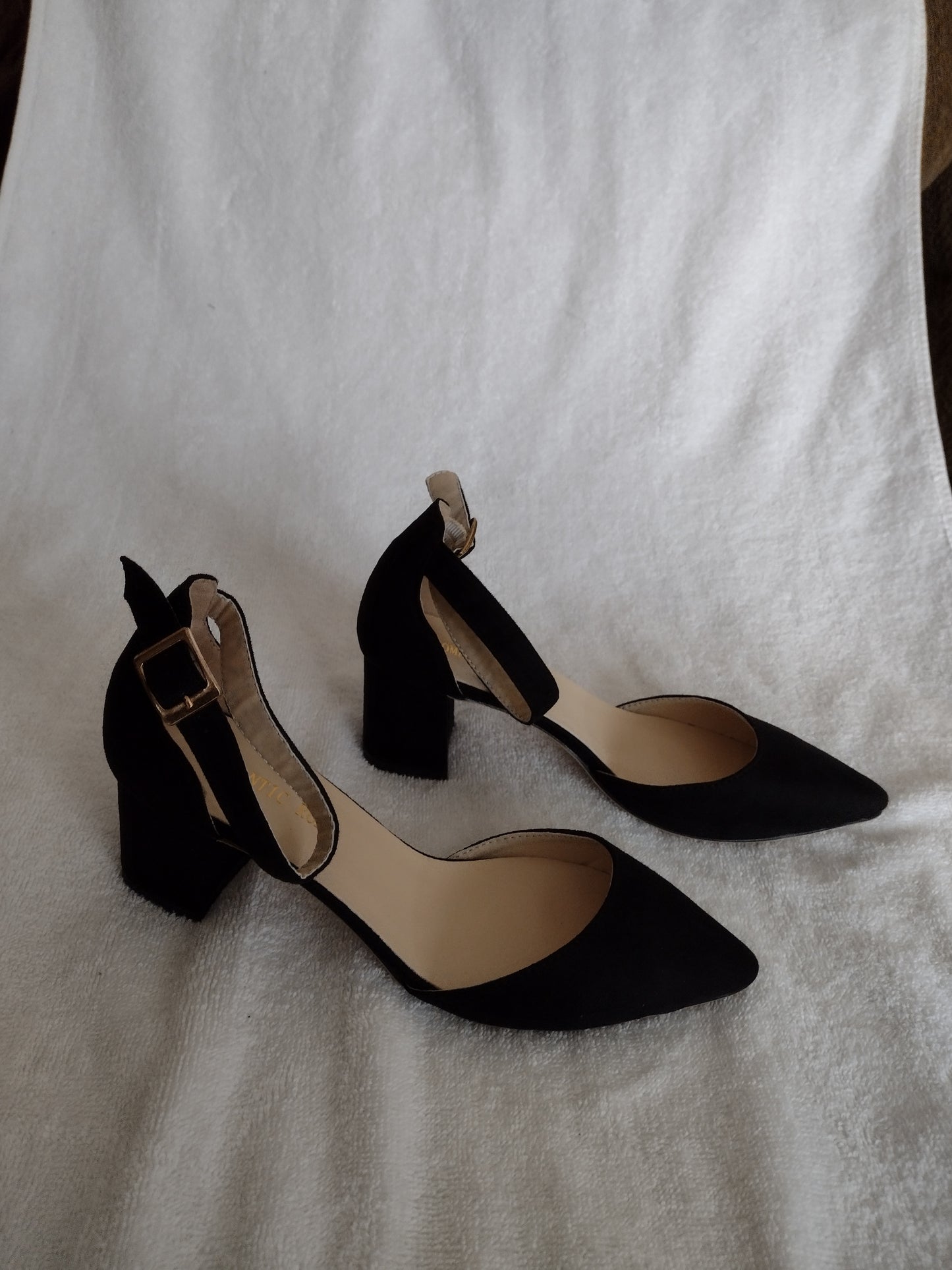 Romantic Road Style 0698-8 Black Velvet Dress Shoe Size 6