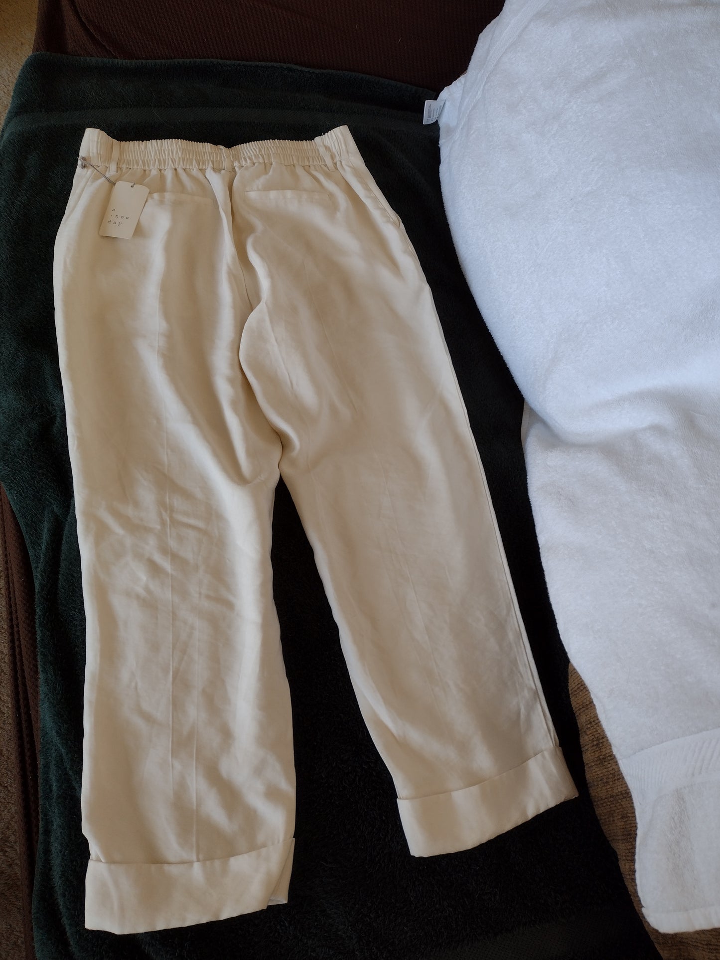 Women's Cuffed Lightweight Pants Size 12 Cream