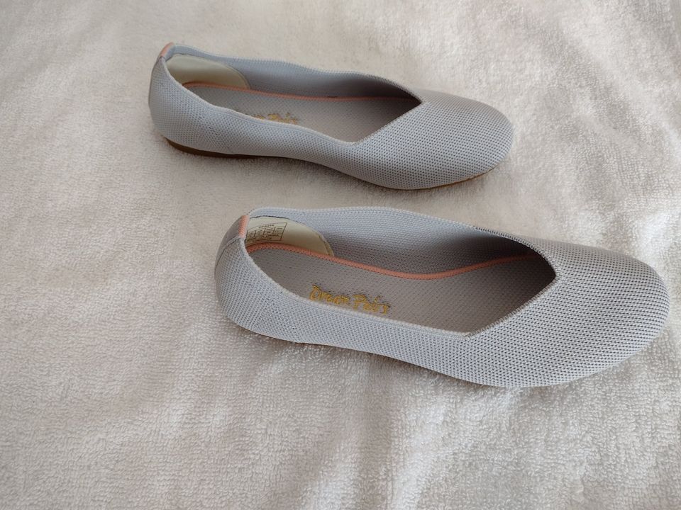 Women's Flat Slip-On Dream Pairs Shoes Size 5 US