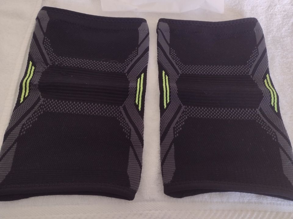 Athletic Knee Pads Size M by Polygon