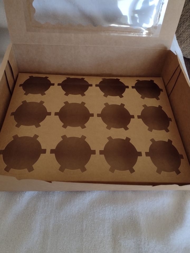 10Pk. Cupcake Boxes with Windows & Inserts