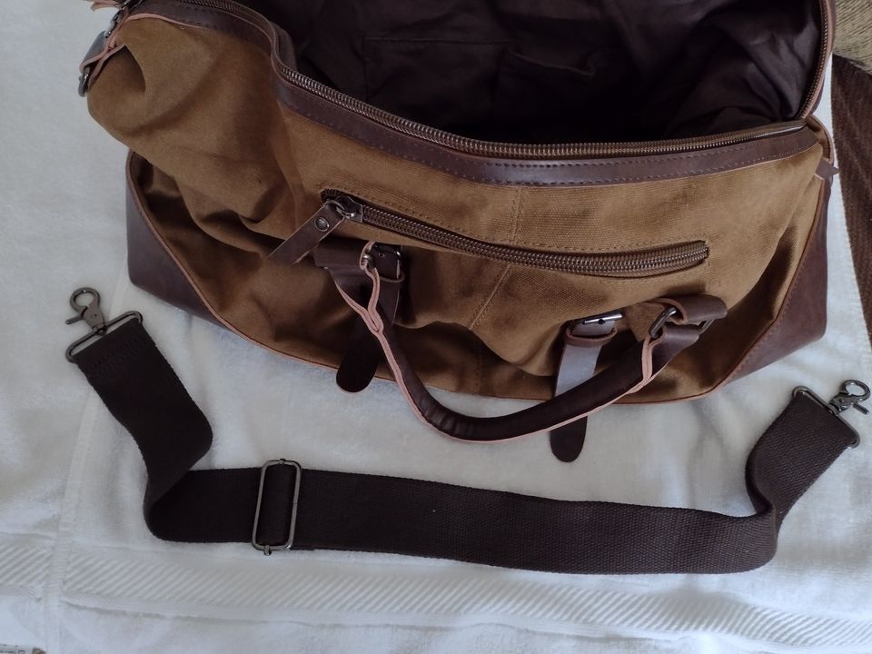 Large Canvas Travel Bag Brown