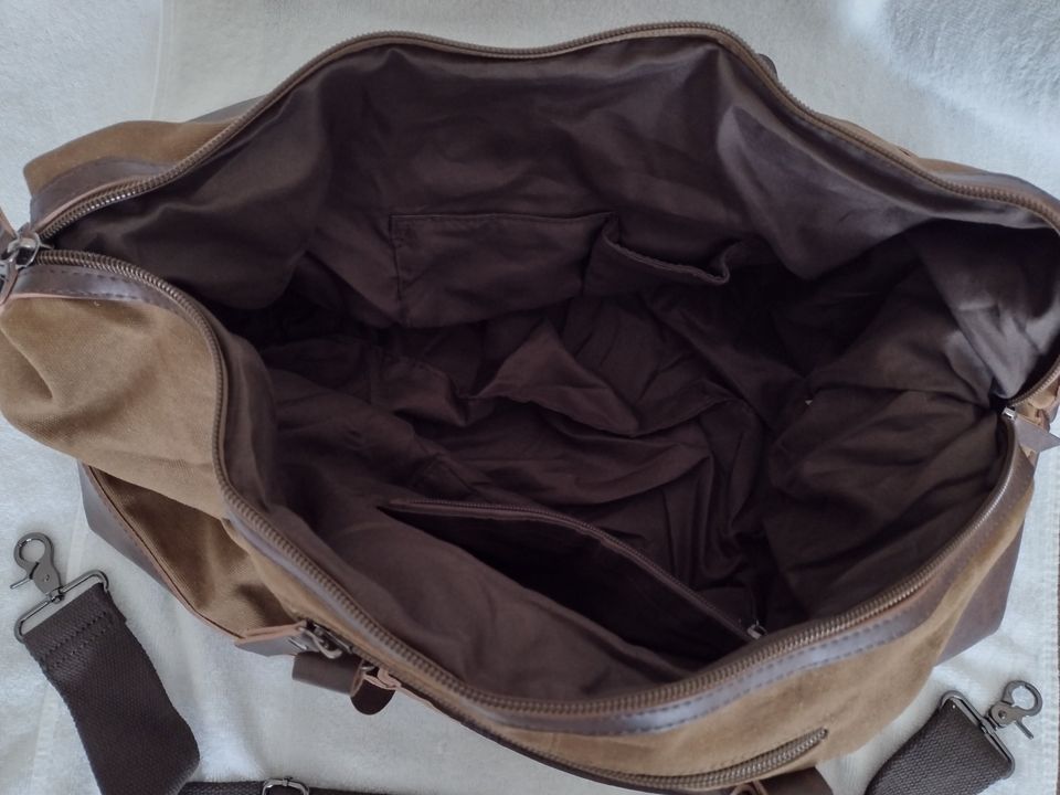 Large Canvas Travel Bag Brown