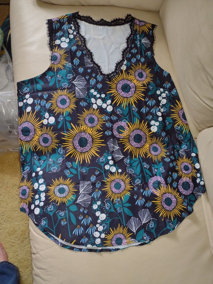 Women's Floral V Neck Tank Top with Lace Size XL (43"Chest)