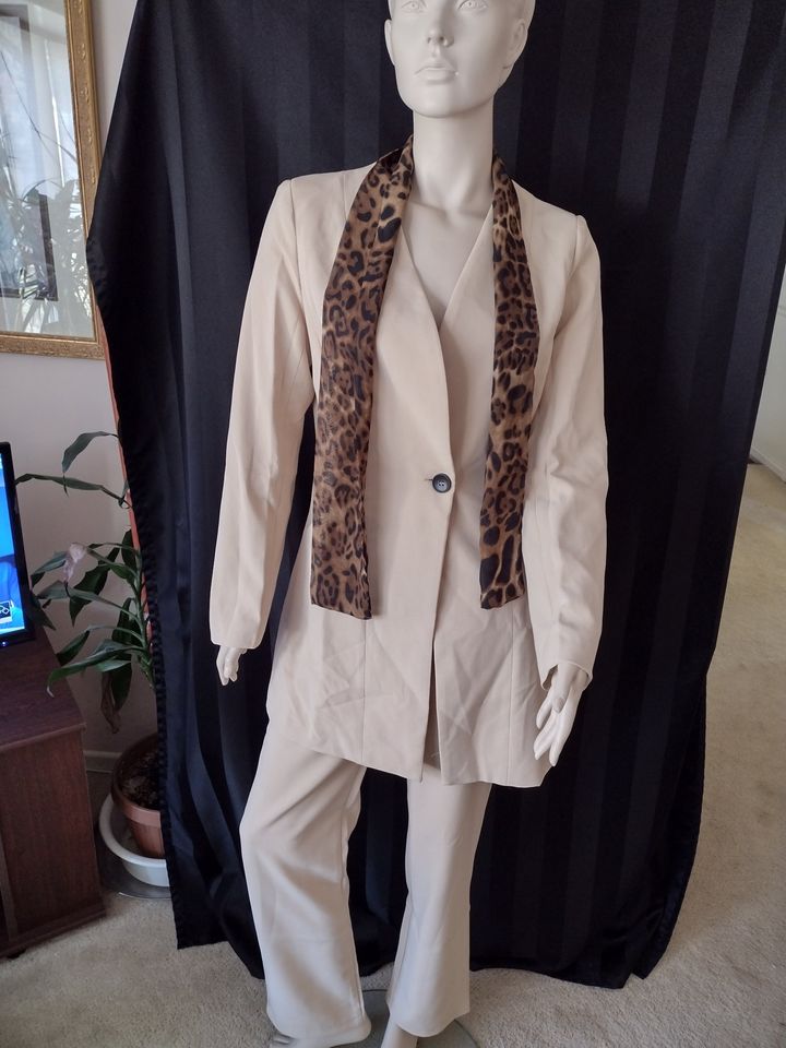 Women's Pant Suit with Scarf and Belt Slim Fit Large (Size 12)