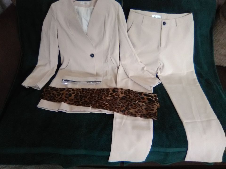 Women's Pant Suit with Scarf and Belt Slim Fit Large (Size 12)