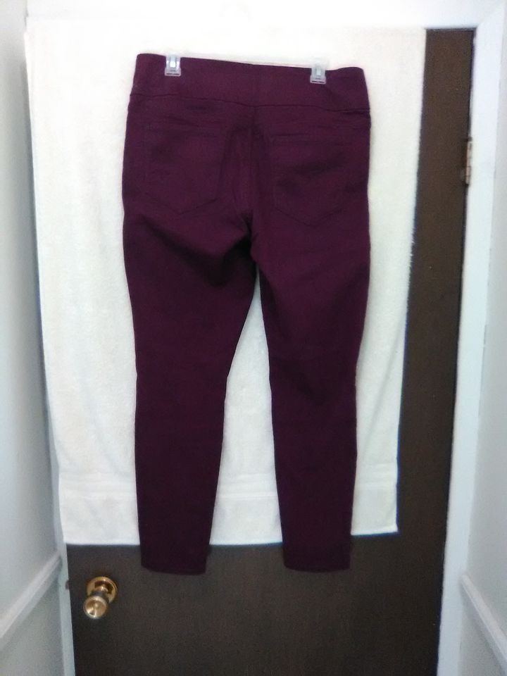 Women's Pull-On Leggings by Jordache Purple Size L