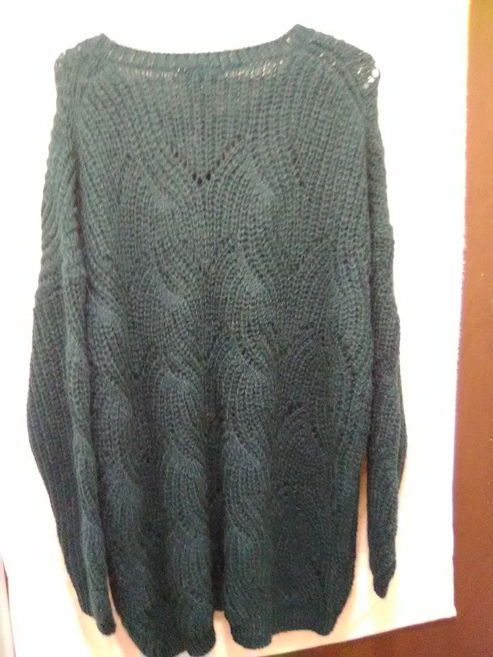 Women's Sweaters  Green or Burgundy Size 2XL