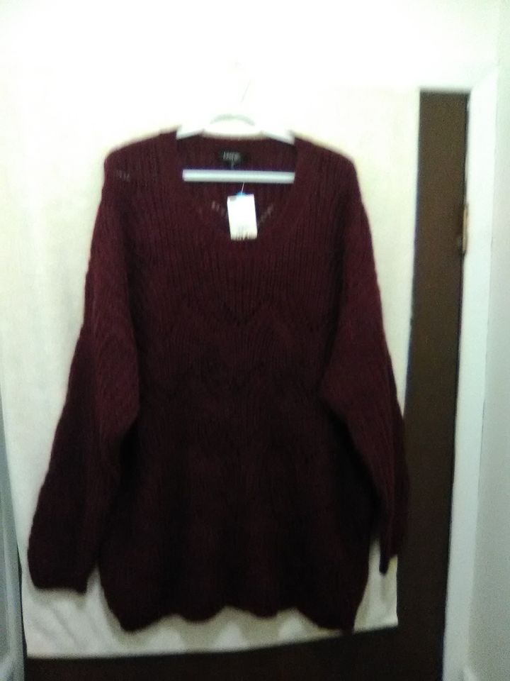 Women's Sweaters  Green or Burgundy Size 2XL