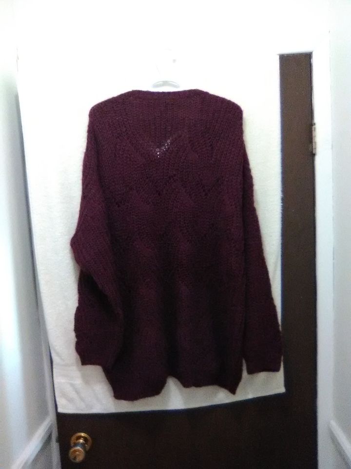 Women's Sweaters  Green or Burgundy Size 2XL