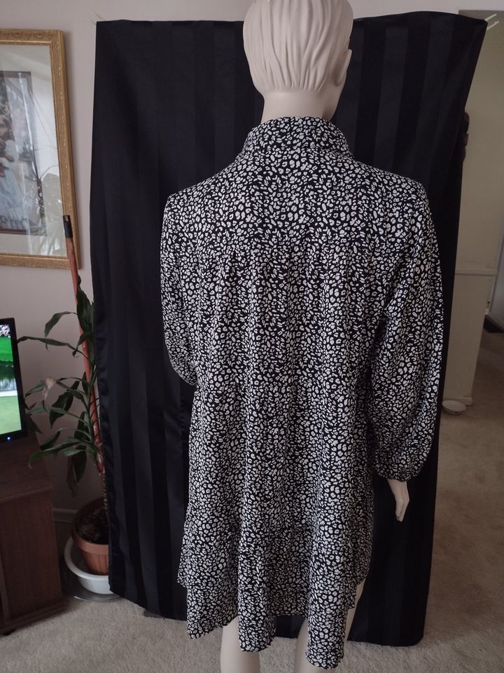 Long Sleeved Black & White Dress Size XL