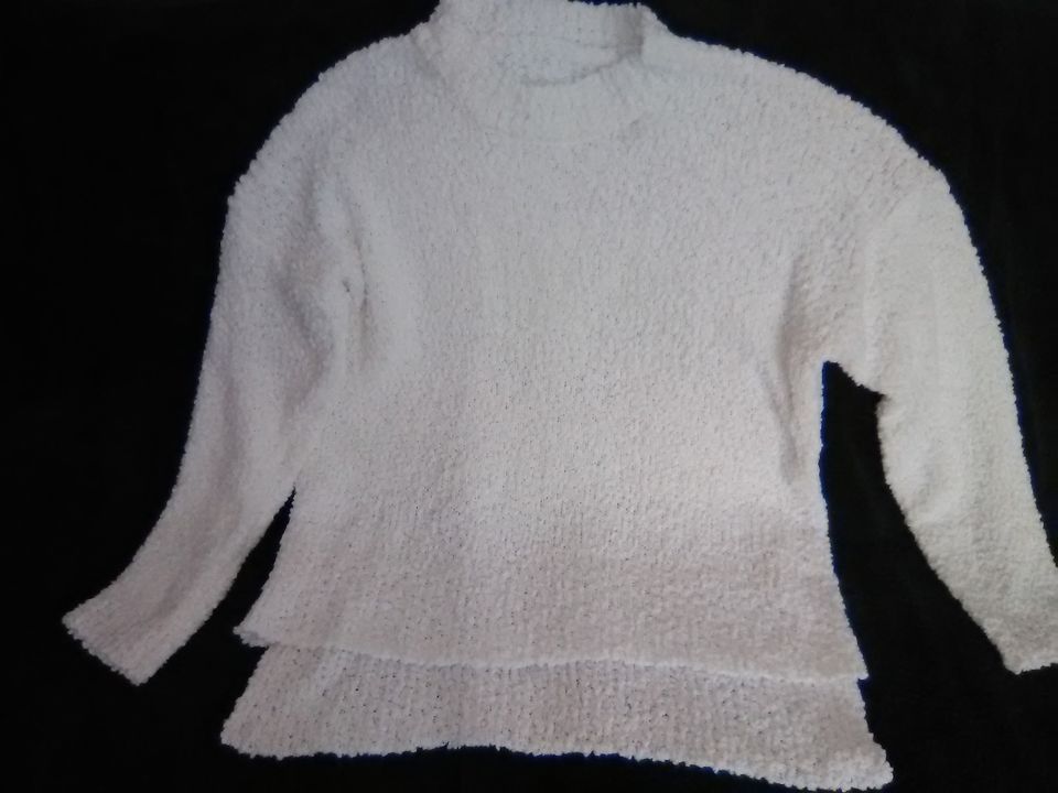 Women's Fuzzy White Sweater Size L by Inibud