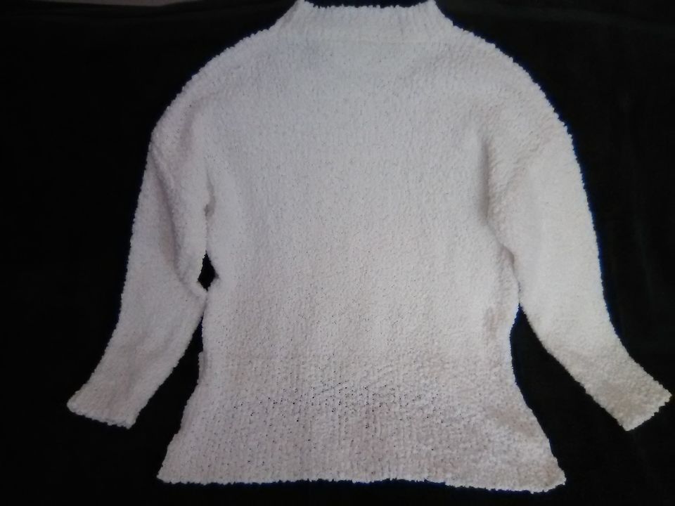 Women's Fuzzy White Sweater Size L by Inibud