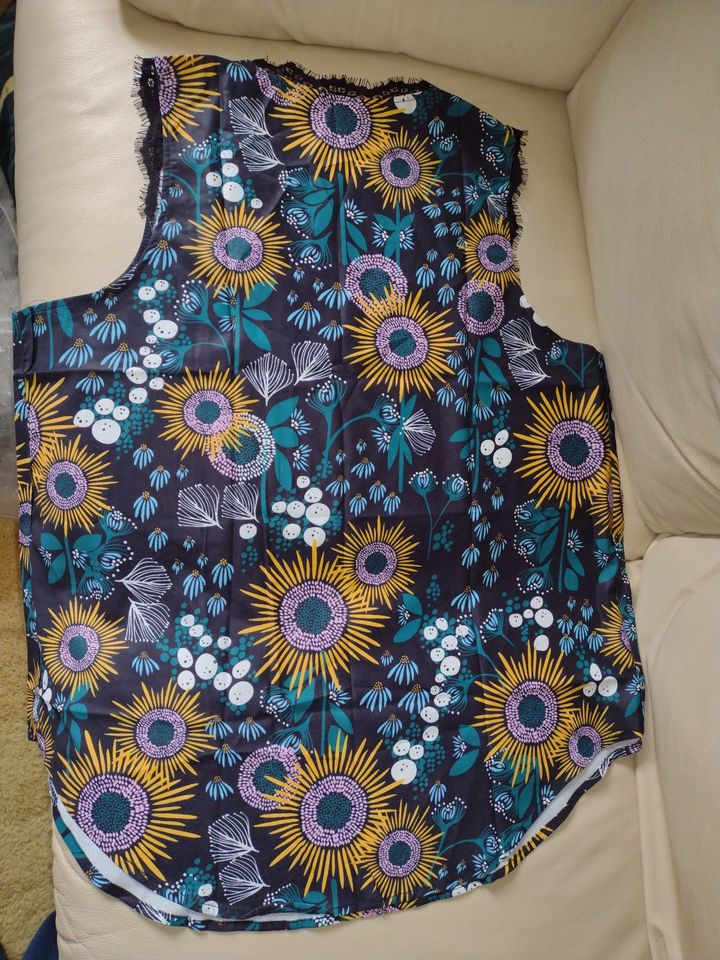 Women's Floral V Neck Tank Top with Lace Size XL (43"Chest)