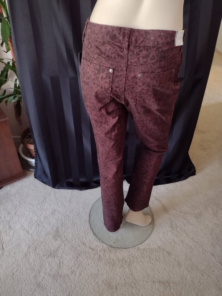 Gloria Vanderbilt Jeans Port Wine Distressed Leopard Size 6