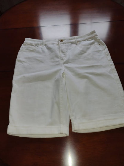 Previously Owned Women's Chico Shorts Size L(14)