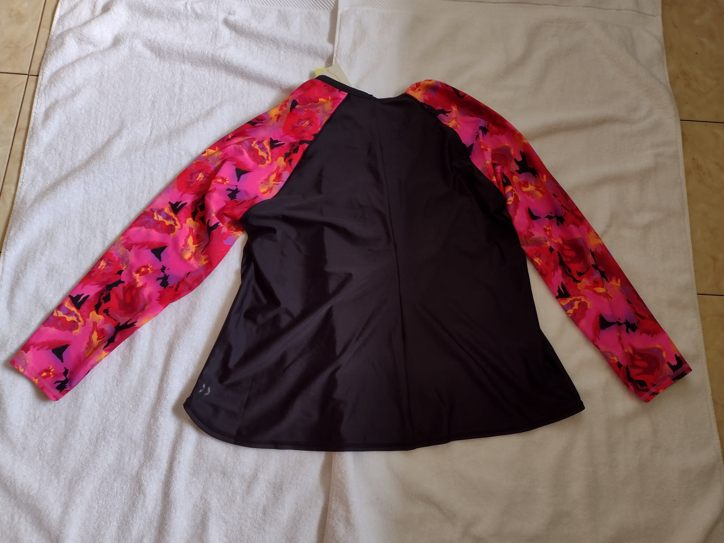 Women's Long Sleeve Swim Shirt by All In Motion Black w Floral Sleeves Size 1X