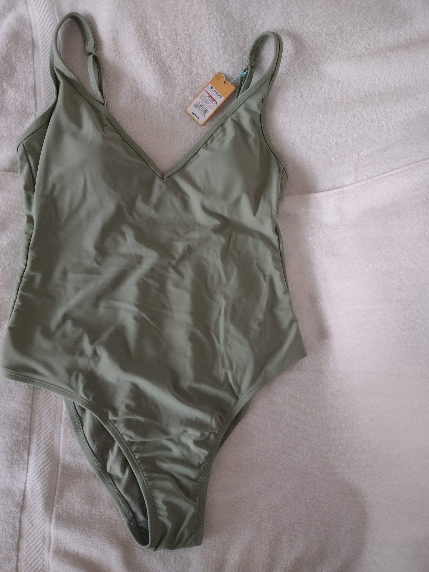 One-Piece Kona Sol Swimsuits V Neck Size M (8-10), XL (16-18) Green