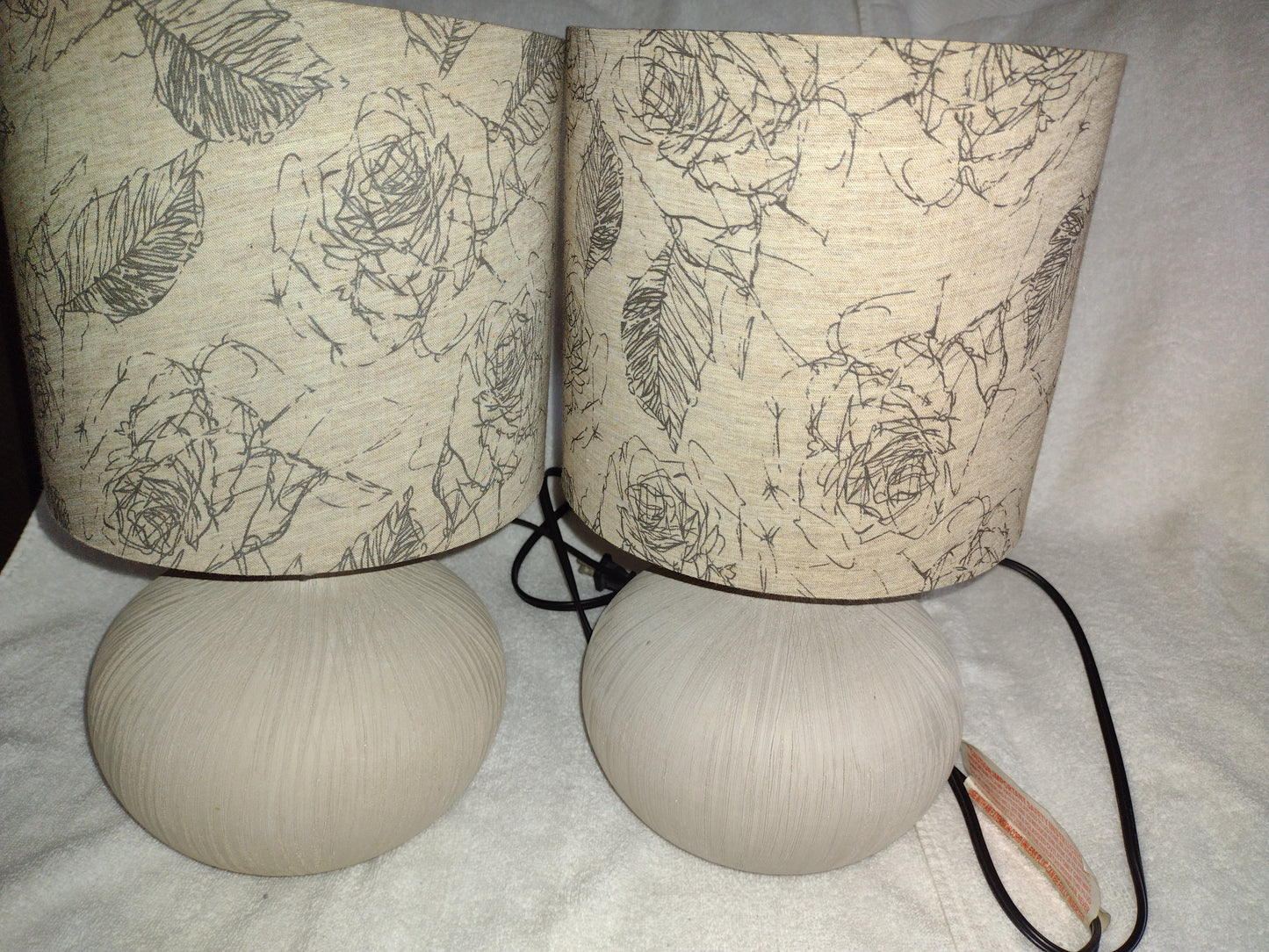 2 Ceramic Lamps with Shades