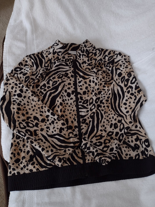 Pre-Owned Women's Zenergy Chico's Animal Print Zip-Up Jacket Size 2 (Size L/12)