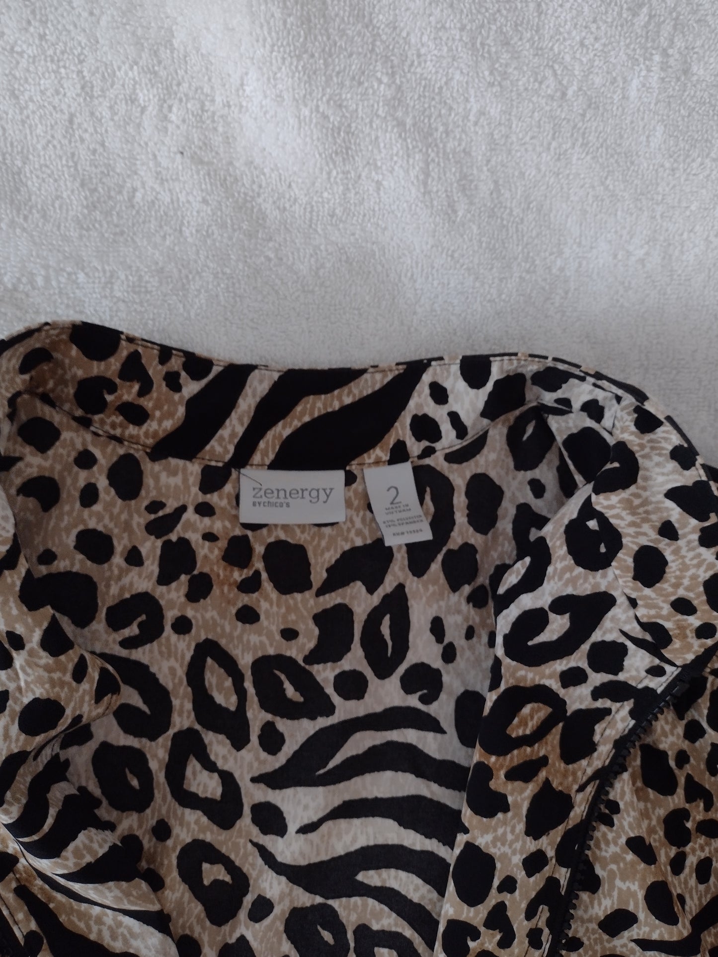 Pre-Owned Women's Zenergy Chico's Animal Print Zip-Up Jacket Size 2 (Size L/12)